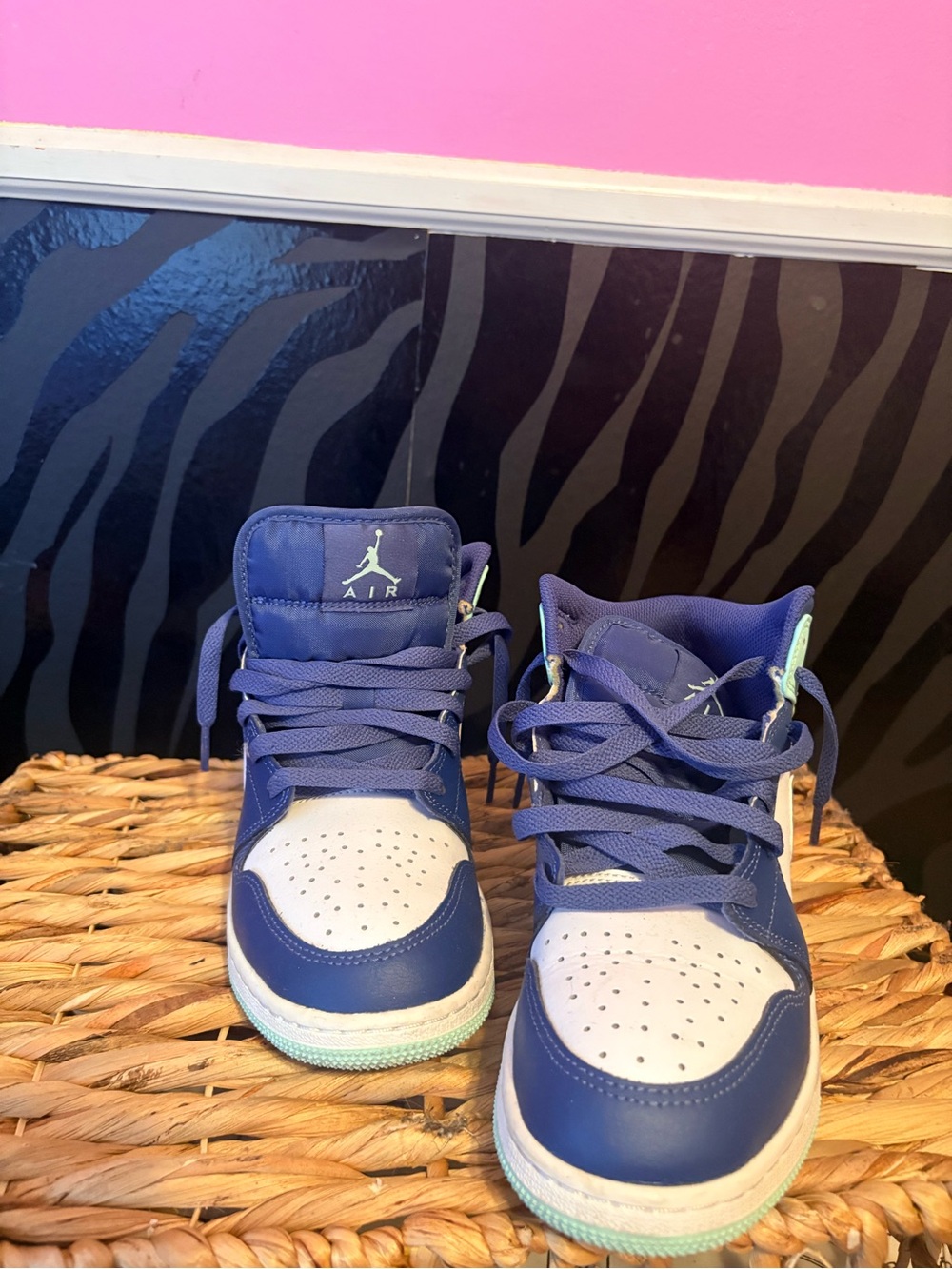 Jordan Kids High-Top Sneakers in Navy and Mint - Picture 4 of 7